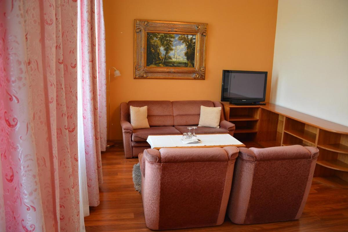 Hotel Zamecek Na Celadne Čeladná Exterior foto