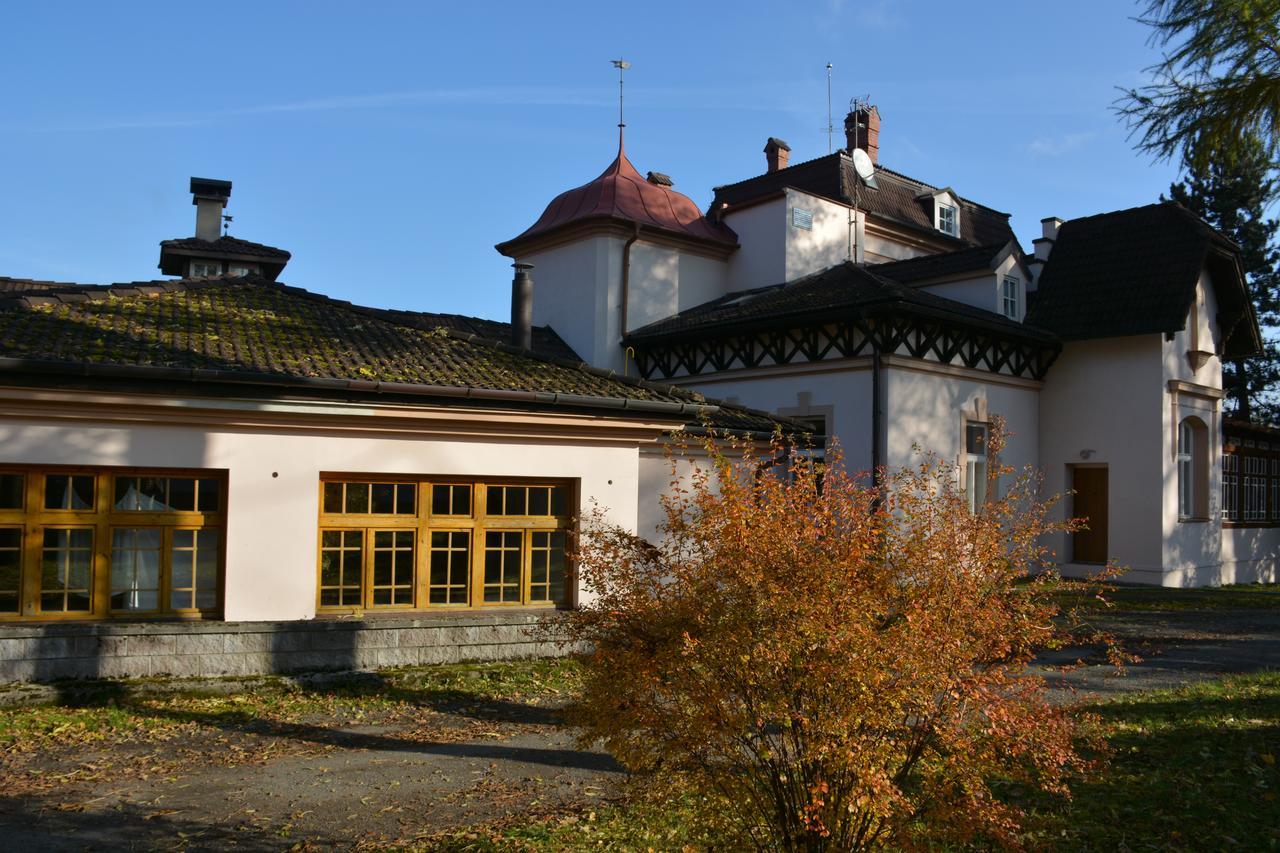 Hotel Zamecek Na Celadne Čeladná Exterior foto