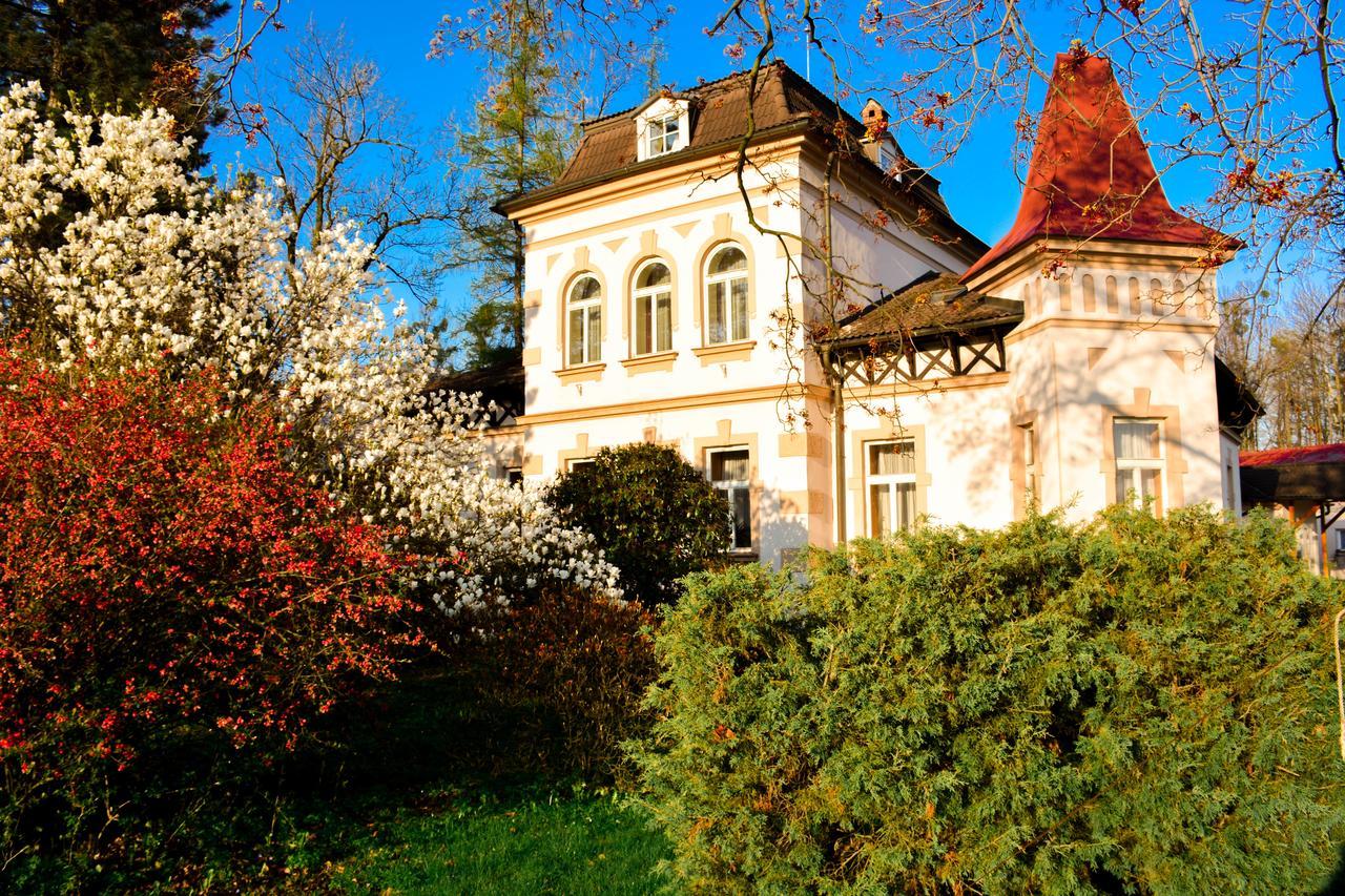 Hotel Zamecek Na Celadne Čeladná Exterior foto