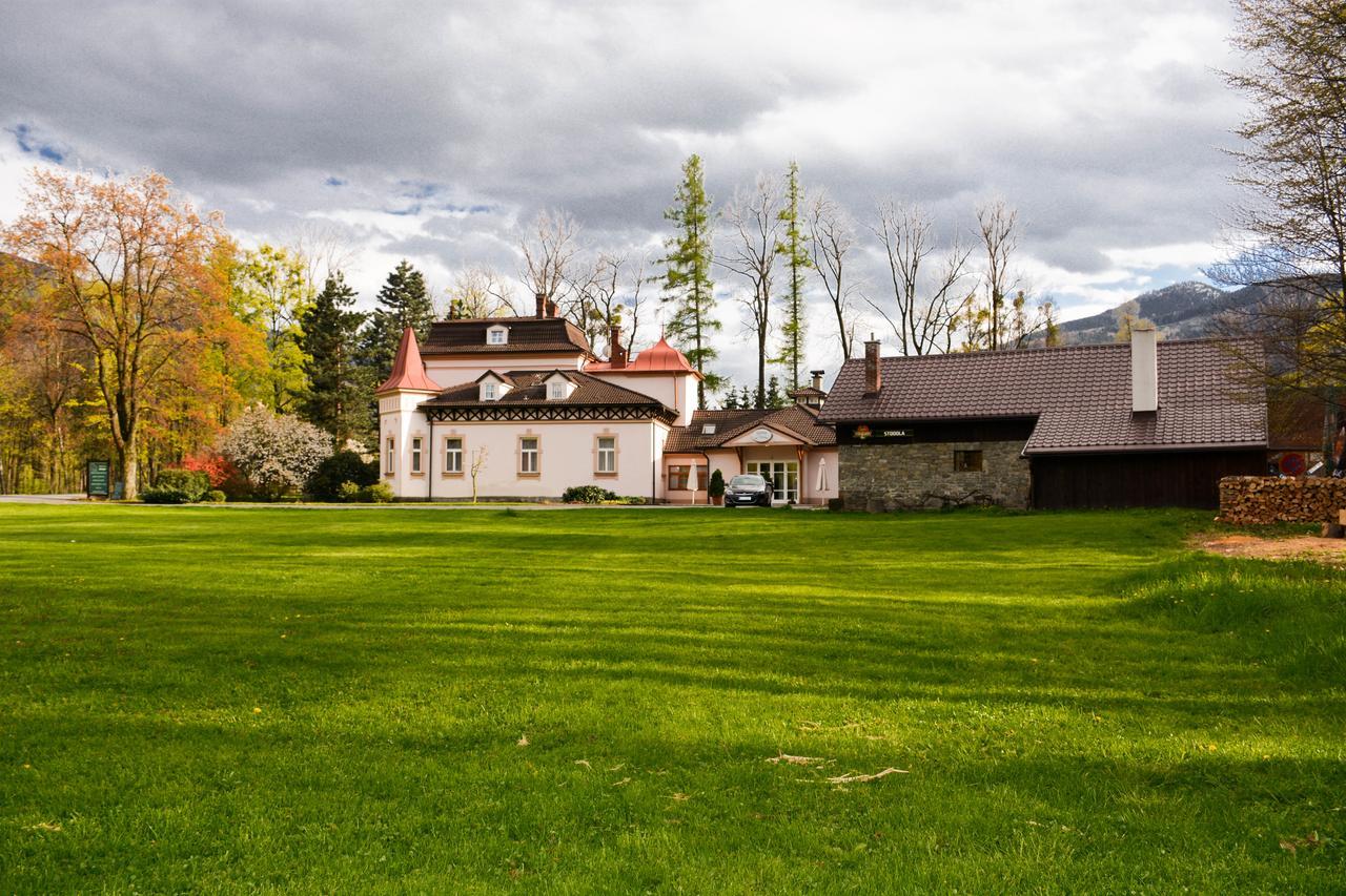 Hotel Zamecek Na Celadne Čeladná Exterior foto